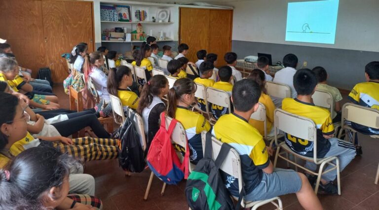 Estudiantes de Concepción de la Sierra participaron en charlas sobre prevención de adicciones