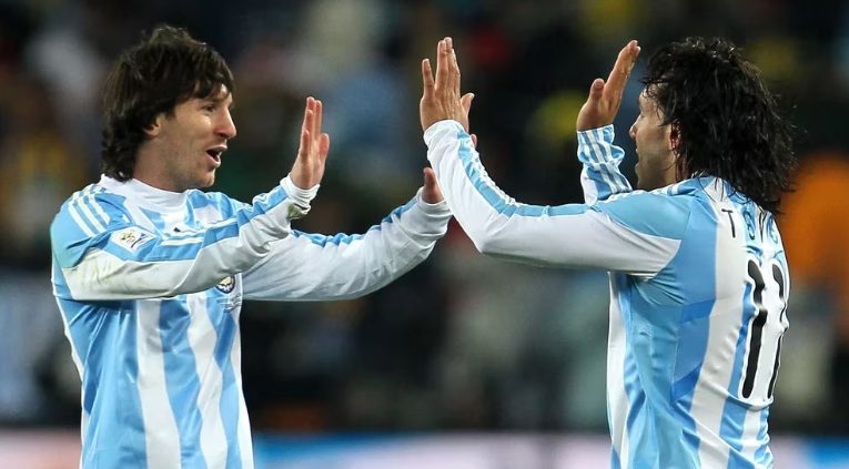 Carlos Tevez sostuvo que no cree que Messi llegue al Mundial 2026