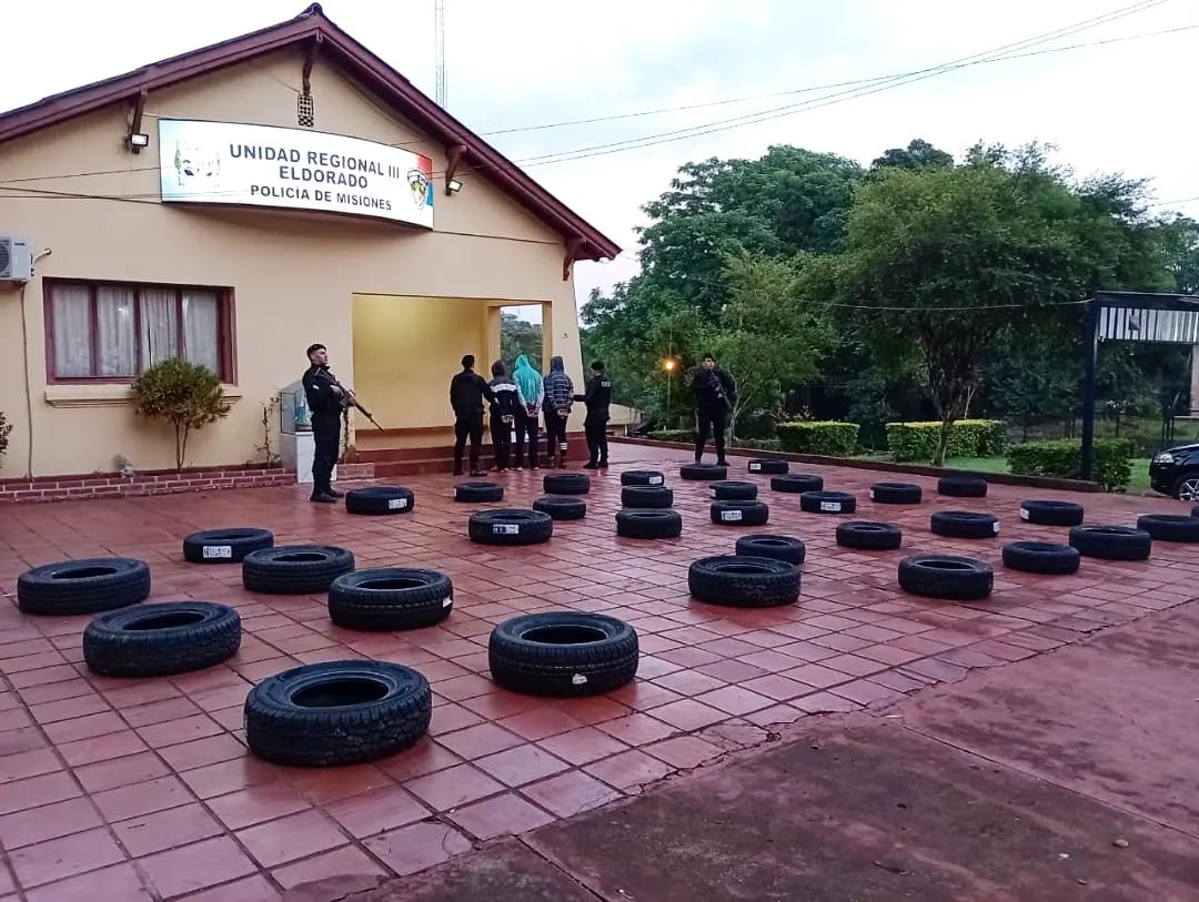 Secuestraron neumáticos sin aval aduanero y combustible transportado de manera irregular