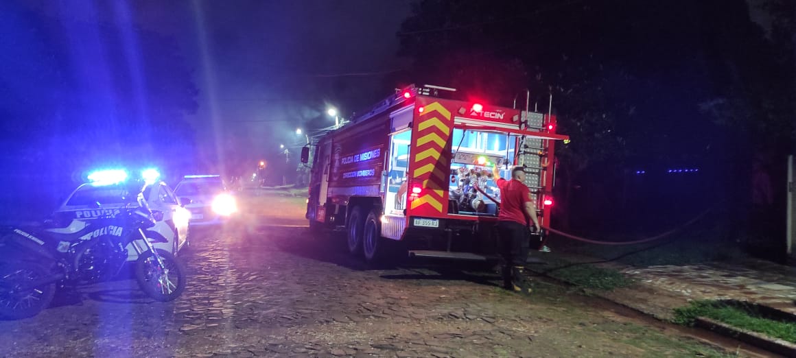 Incendio causó daños materiales en una vivienda de Posadas 1 2 - casa incendio 2 1 - 1