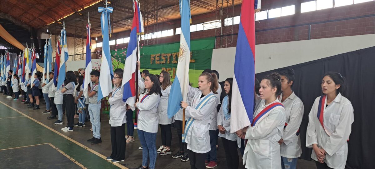 Campo Grande cerró su Festival Provincial del Docente y fue sede central del acto por Día del Maestro