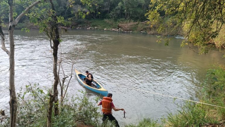 La Policía busca a un menor que habría desaparecido en las aguas del arroyo Garuhapé
