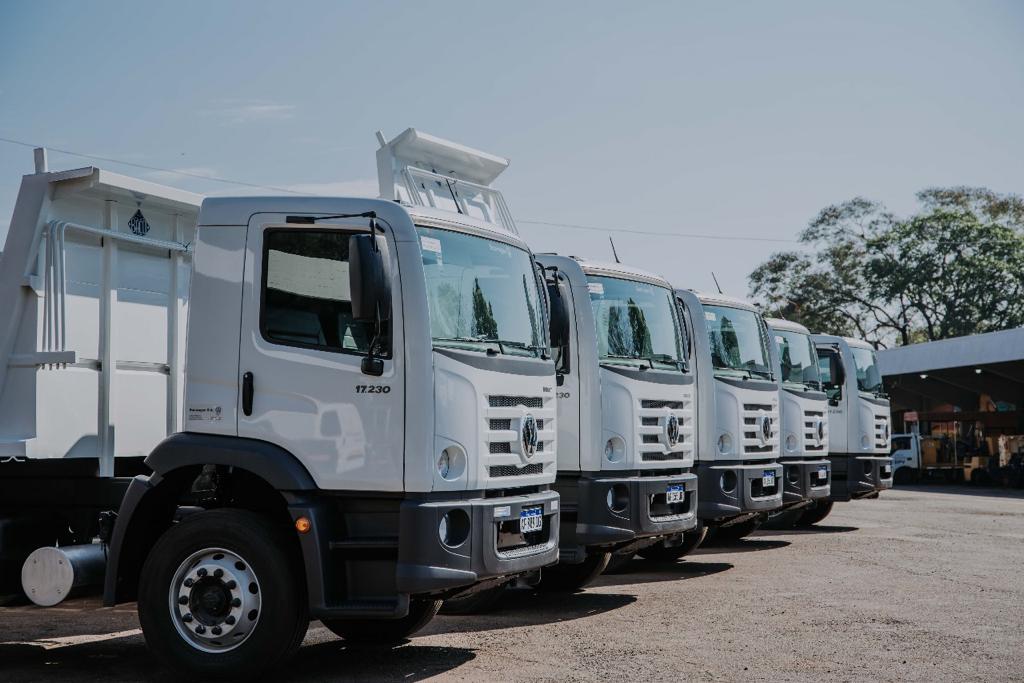 Cinco municipios recibieron nuevos y modernos camiones volcadores