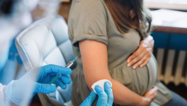 ANMAT autorizó la vacuna contra el virus sincicial para personas gestantes