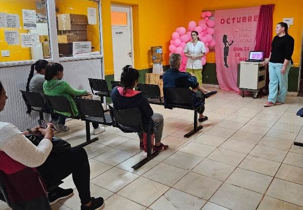 Brindan charlas, talleres y acciones de prevención y detección temprana por el Mes Rosa en la provincia