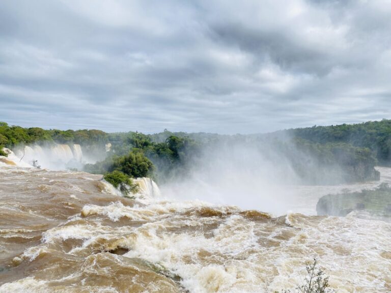 Evalúan el cierre de las Cataratas del Iguazú por alerta meteorológica
