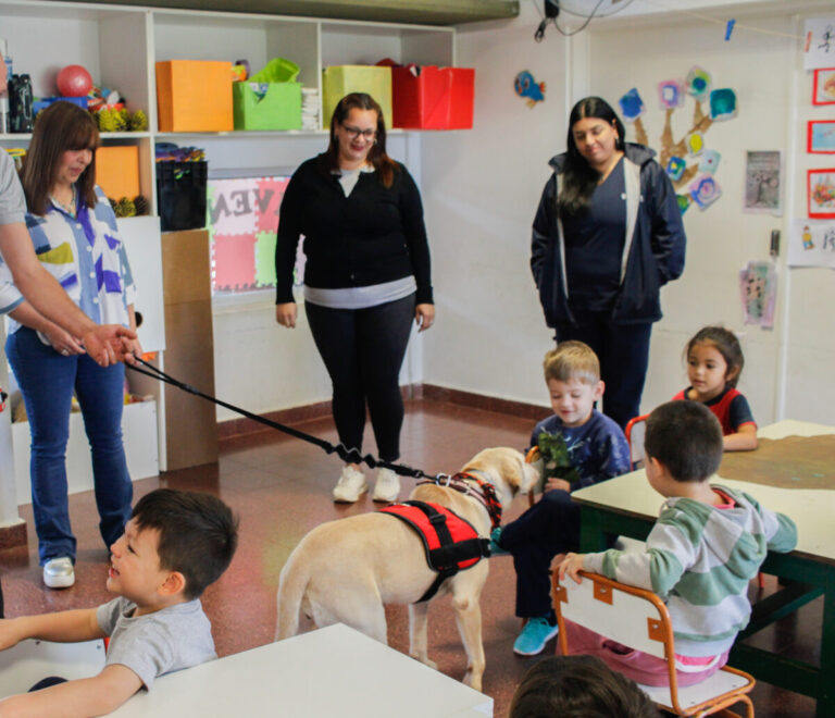 Terapia asistida con perros, la nueva experiencia que incorpora la Secretaría de Salud podadeña