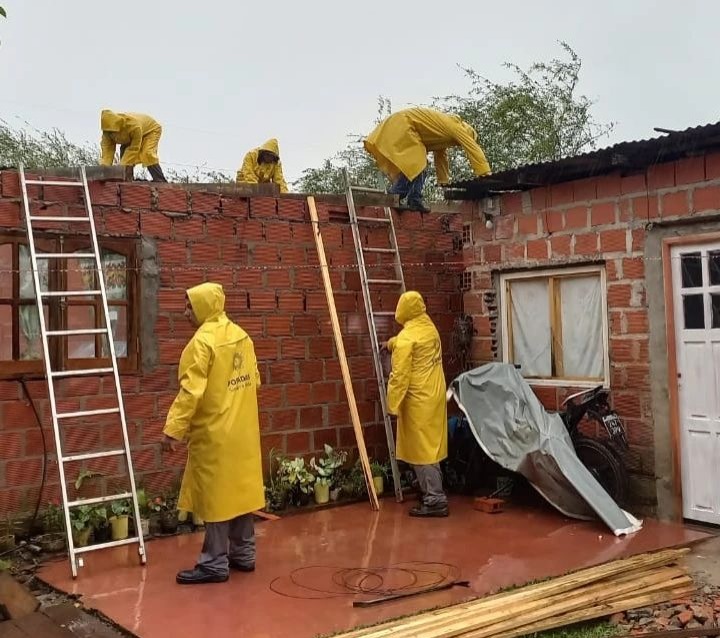 Continúan asistiendo a las familias afectadas por las lluvias en Posadas