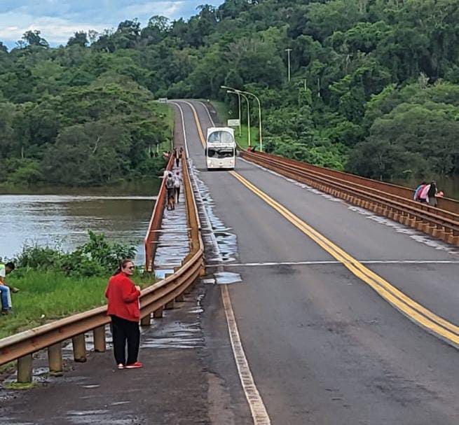 Interrumpen el tránsito sobre los puentes Paranaí y Piray Guazú de la ruta 12