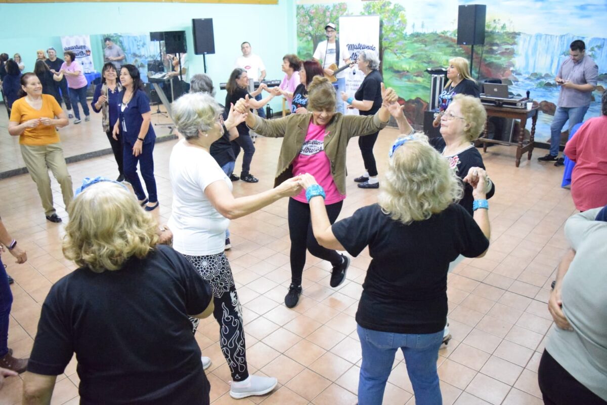 "Mateando con los Abuelos" y un jueves a puro festejo con jubilados de Ajupaprom