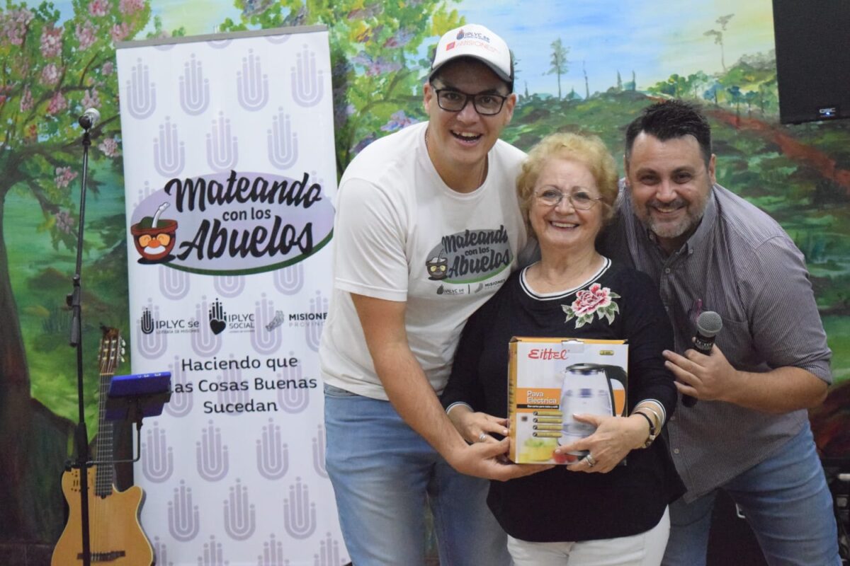 "Mateando con los Abuelos" y un jueves a puro festejo con jubilados de Ajupaprom 3 6 - Mateando ajupapprom Pdas oct 2023 2 - 5