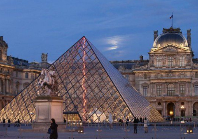 Cierran el Museo del Louvre y el Palacio de Versalles por amenazas de bomba
