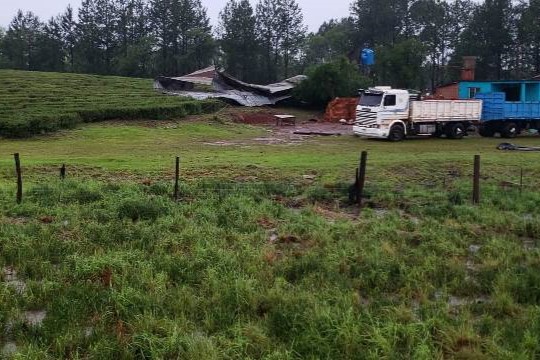 Salud Pública recorre la provincia y asiste a familias damnificadas por las lluvias