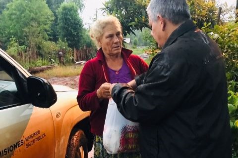 Salud Pública recorre la provincia y asiste a familias damnificadas por las lluvias