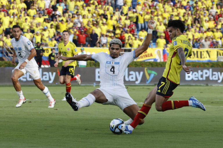 La Uruguay de Bielsa rescató un empate en visita a Colombia