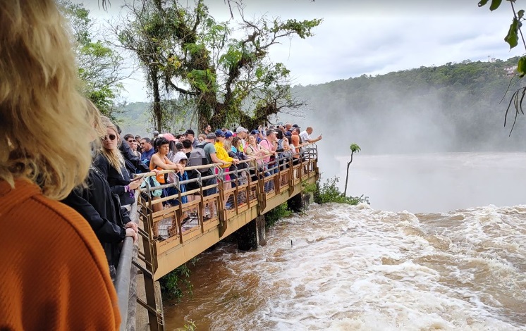 Turistas argentinos y misioneros pagarán 300% más cara la entrada a Cataratas desde el 13 de mayo