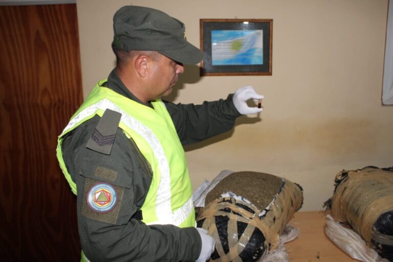Detienen a nueve personas y decomisan 23 kilos de marihuana en Apóstoles y Corrientes