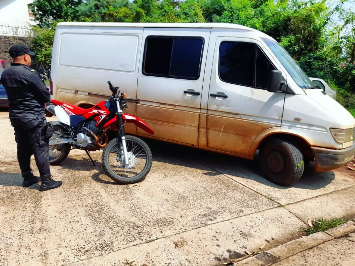 Operativo policial desmanteló red de robo de motos y riñas de gallos en Posadas
