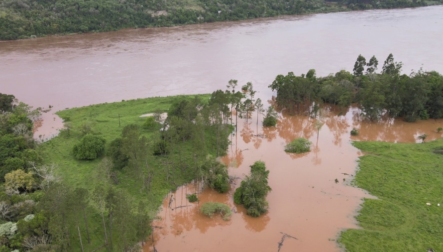 Unas 70 familias fueron evacuadas en El Soberbio por la crecida del Uruguay