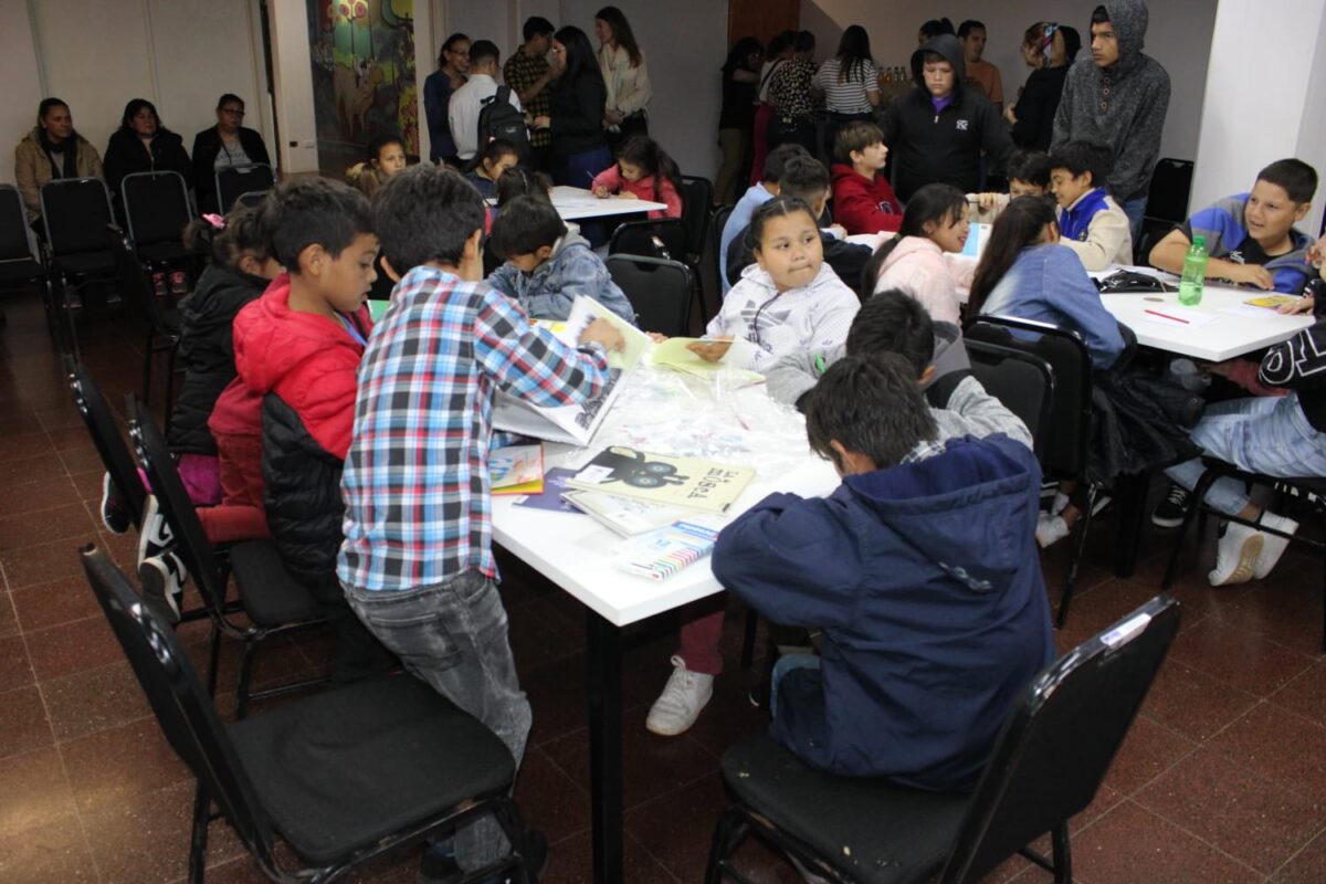 presentaron el libro 2 - 1