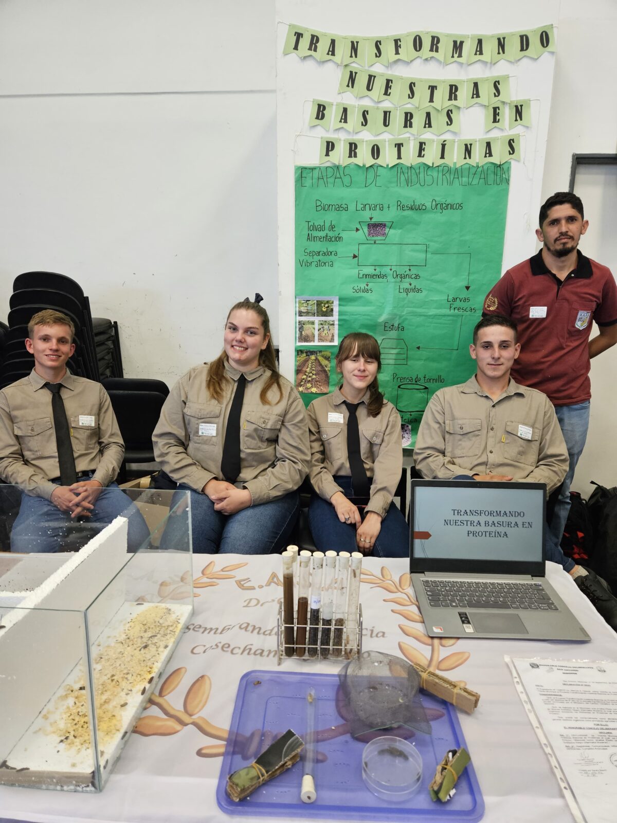 Estudiantes misioneros defendieron proyectos de economía circular y sustentable en el Centro de Convenciones