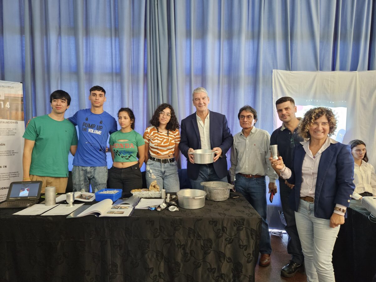 Estudiantes misioneros defendieron proyectos de economía circular y sustentable en el Centro de Convenciones