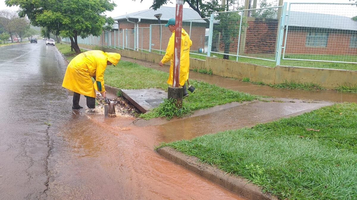 Frente a la continuidad de las lluvias, siguen las tareas de limpieza en Posadas