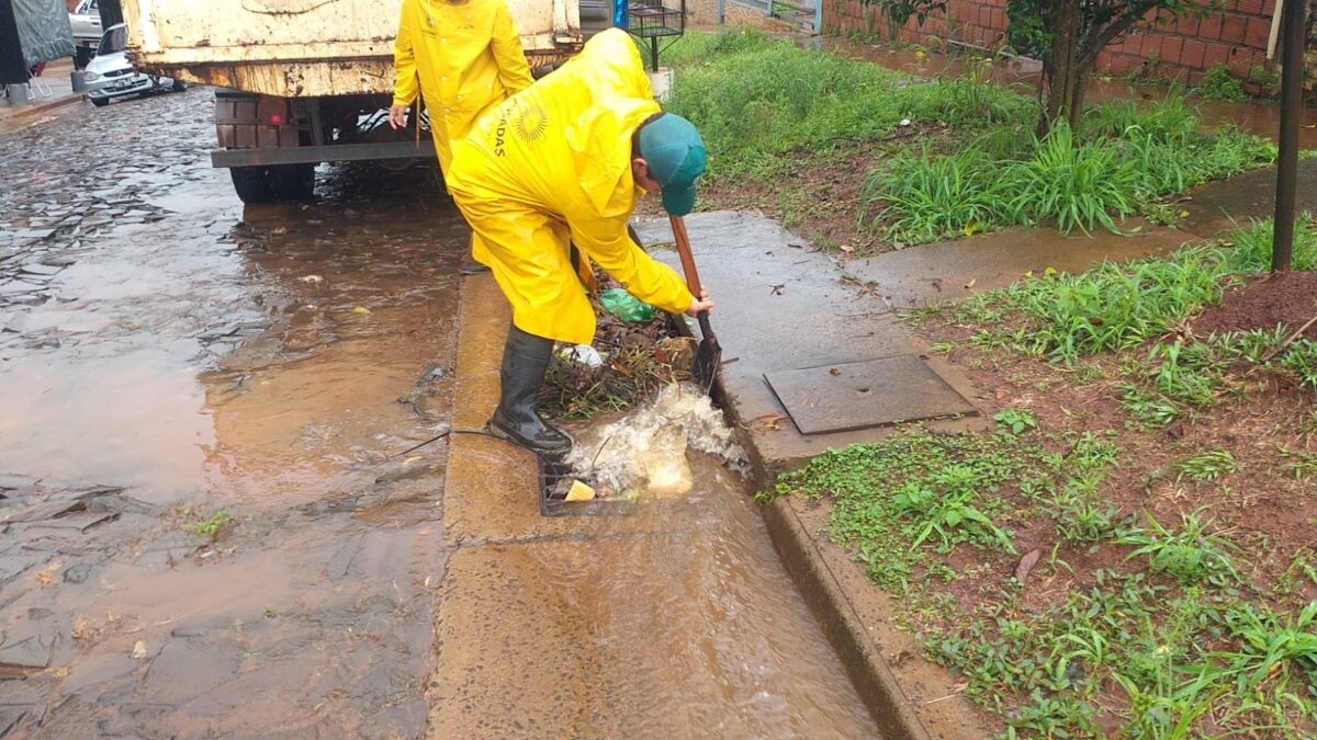 Frente a la continuidad de las lluvias, siguen las tareas de limpieza en Posadas
