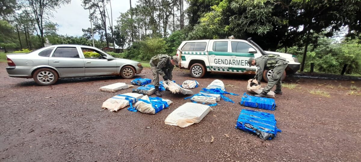 transportaba mas de 280 kilos de marihuana abandono su auto e intento huir 1 - 3