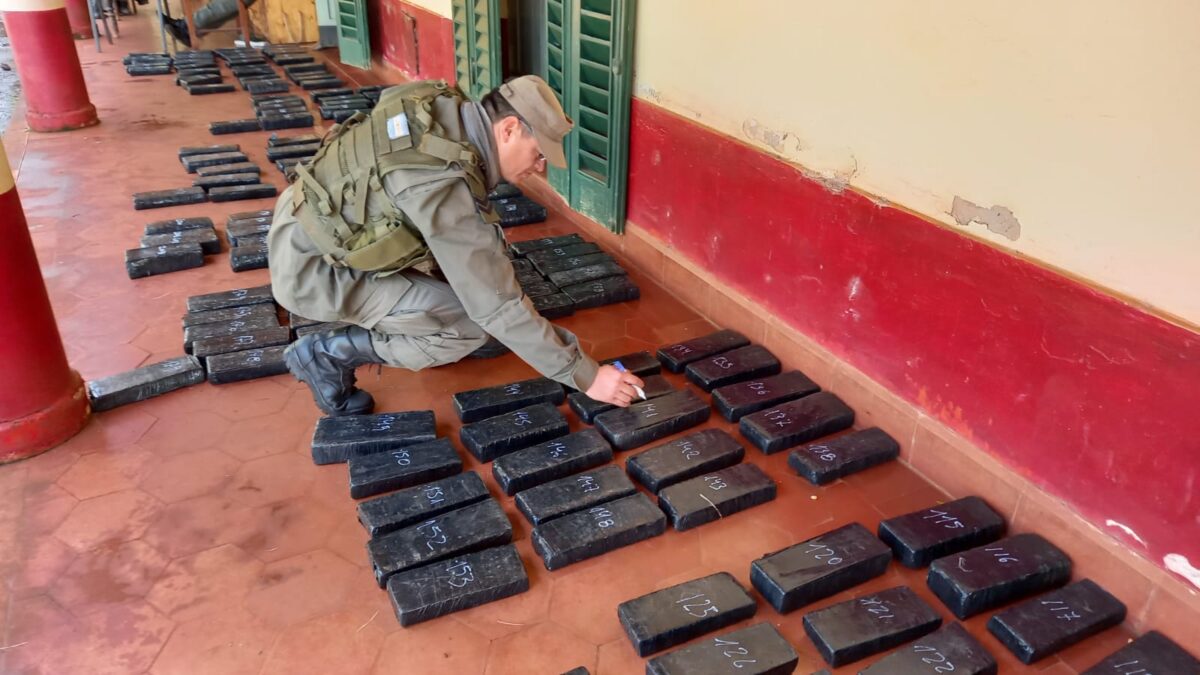 Transportaba más de 280 kilos de marihuana, abandonó su auto e intentó huir: terminó detenido
