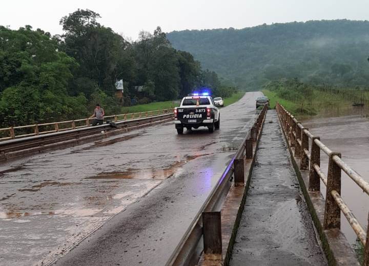 Interrumpieron preventivamente el uso de algunos puentes en rutas provinciales por las lluvias