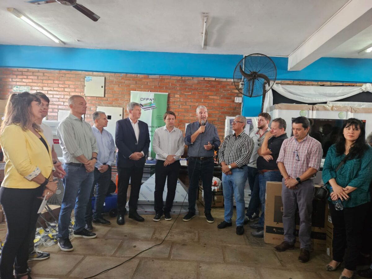 EQUIPAMIENTO PARA ESCUELAS 1 - 1