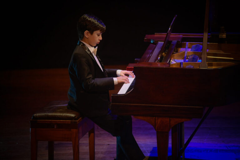 “El niño prodigio” del piano se presenta este jueves en el Teatro de Prosa
