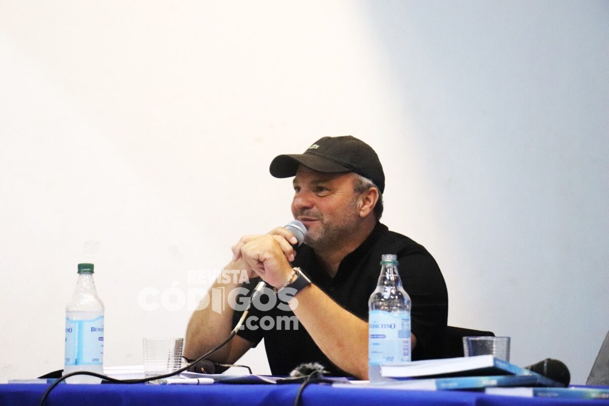 El padre Pepe Di Paola apunto contra Milei 4 - 3