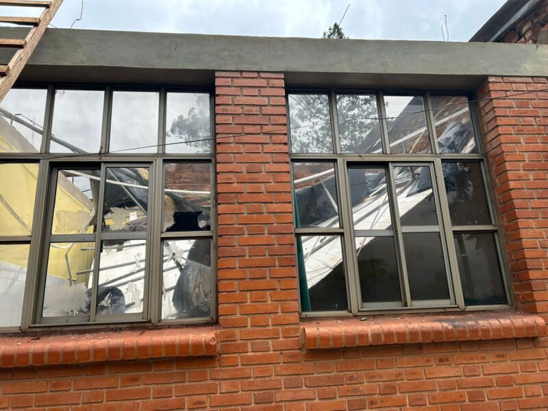 Temporal causó daños en el Hospital de Colonia Delicia y trasladaron los servicios a un edificio de salud cercano