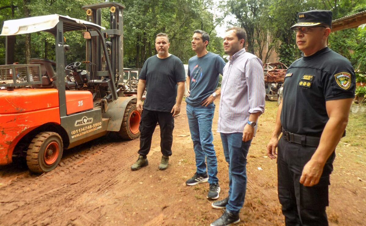 Iniciaron la compactación de vehículos y chatarras en Puerto Iguazú