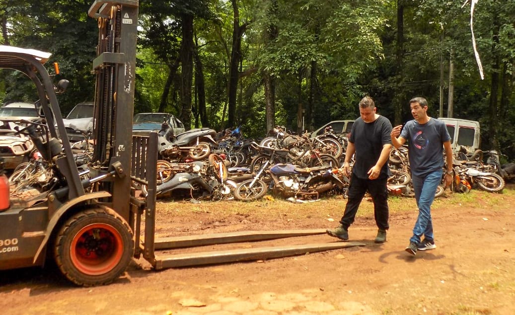 Iniciaron la compactación de vehículos y chatarras en Puerto Iguazú