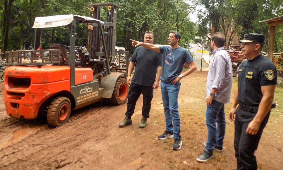 Iniciaron la compactación de vehículos y chatarras en Puerto Iguazú