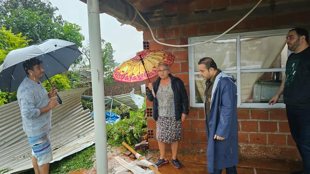 Herrera Ahuad recorre Alem, la localidad más afectada por el intenso temporal