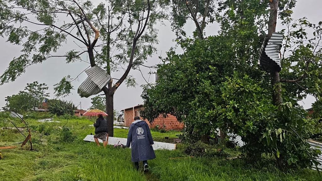 Herrera Ahuad recorre Alem, la localidad más afectada por el intenso temporal