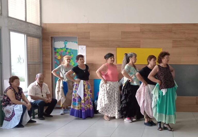 El ballet folklórico de los Adultos Mayores se prepara para el Festival del Litoral