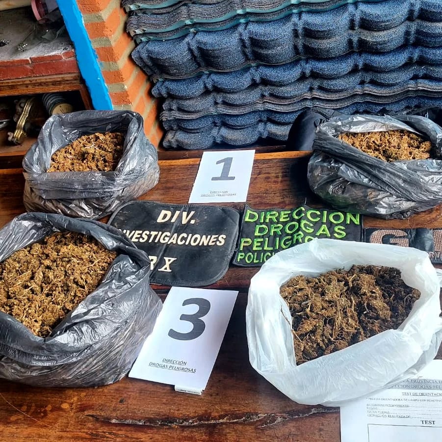 Policias desarticularon millonario narcokiosco en Posadas y capturaron a la propietaria 3 - 5