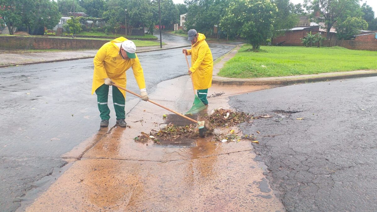 Brindan asistencia a damnificados por las lluvias en Posadas