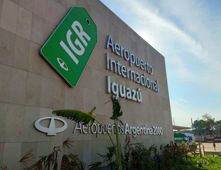 El Gobierno provincial oficializó la rebaja de la tasa aeroportuaria en Puerto Iguazú para el 2024