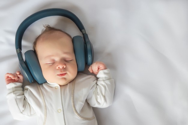 Aseguran que escuchar música desde el nacimiento puede ser beneficio para el desarrollo de un bebé