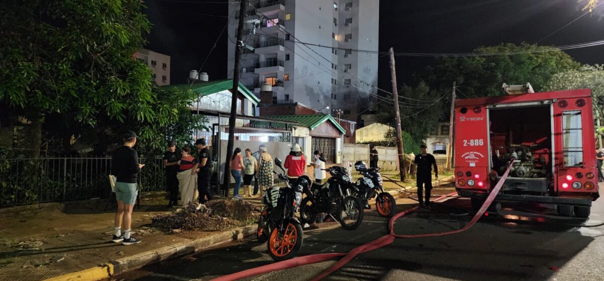 Vivienda sufrió importantes daños materiales tras un incendio en Posadas