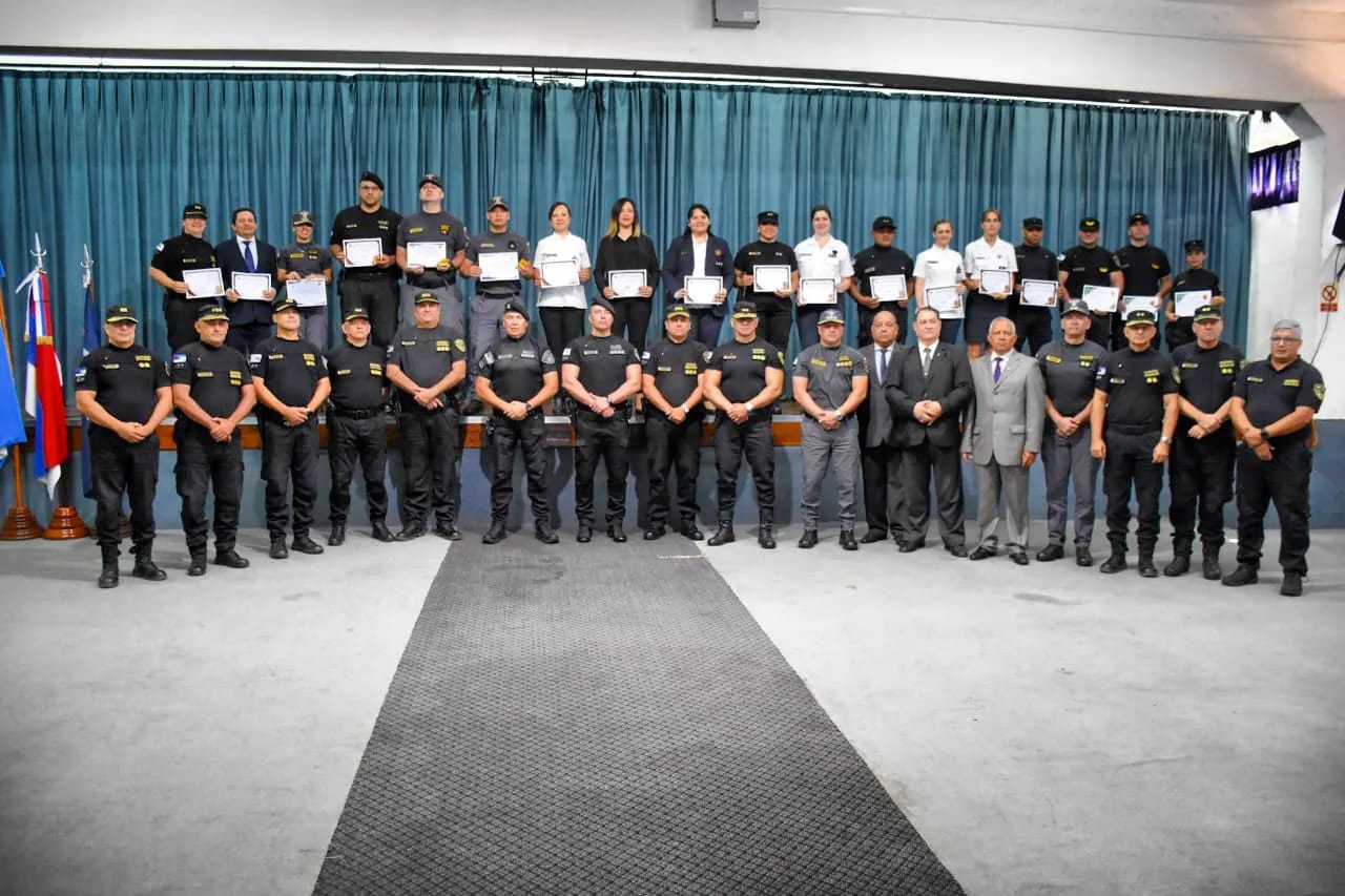 Policías destacados en los cursos de ascensos fueron reconocidos por la Jefatura