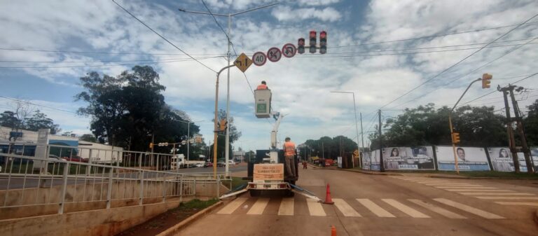 Varios semáforos fuera de servicio en Posadas por fallas en el suministro eléctrico