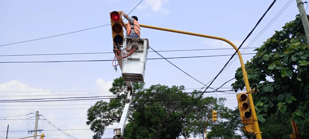 Repararon cruces semafóricos dañados en Posadas