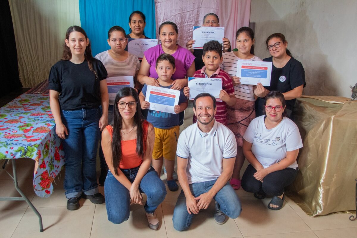 Desarrollo social entregó más de 30 certificados en el cierre del curso de lengua de señas